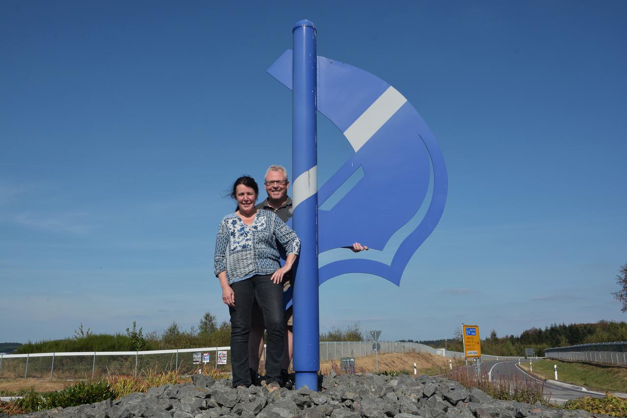 Das D auf dem Kreisverkehr steht für Dockweiler und genau dafür stehen auch Ralf Schüller und Rita Ring als erstes Prinzenpaar des Dorfes. TV-Foto: Helmut Gassen Foto: Helmut Gassen (HG)